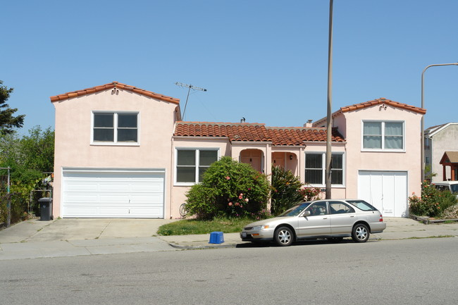 1109-1111 Hopkins St in Berkeley, CA - Building Photo - Building Photo