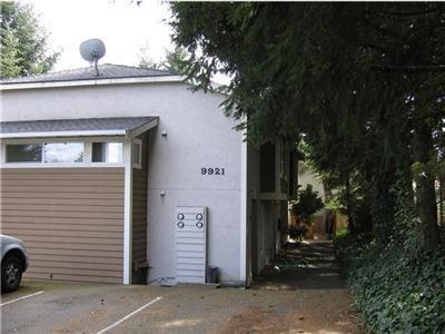 9921 NE 135th Pl in Kirkland, WA - Foto de edificio