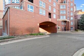 400-1400 Eau Claire Ave SW in Calgary, AB - Building Photo - Building Photo