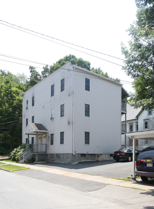 98 5th St in Turners Falls, MA - Building Photo