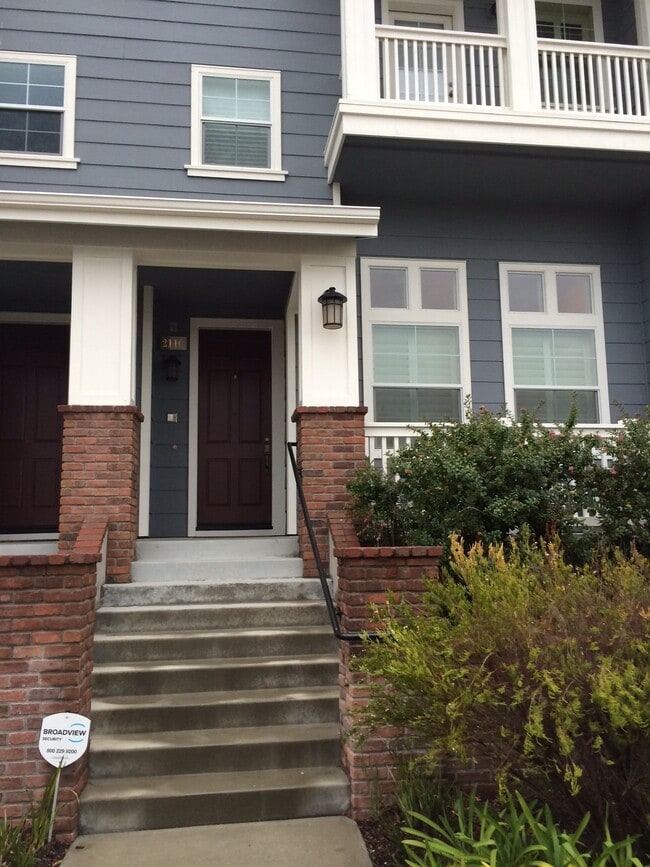 2110 Northshore Dr in Richmond, CA - Building Photo - Building Photo