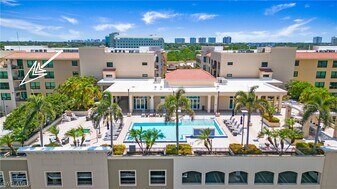 9123 Strada Pl in Naples, FL - Building Photo