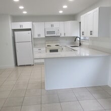 2137 SE Dolphin Rd in Port St. Lucie, FL - Foto de edificio - Building Photo