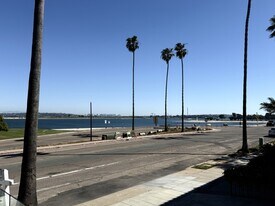 3522 Crown Point Dr in San Diego, CA - Building Photo