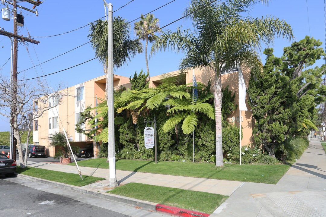 1957 Frank St in Santa Monica, CA - Building Photo