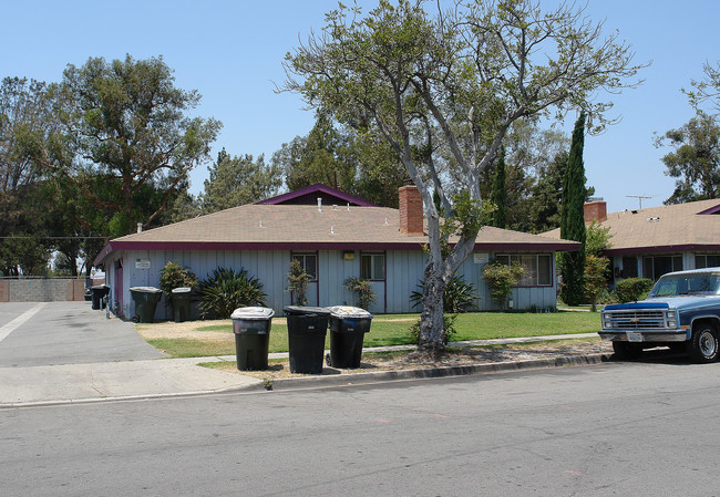 2127 S Mountain View Ave in Anaheim, CA - Building Photo - Building Photo