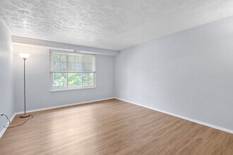 976 Wood Hollow Dr, Unit 1L in Cranberry Township, PA - Foto de edificio - Building Photo