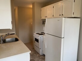 999 Bowen Rd in Nanaimo, BC - Building Photo