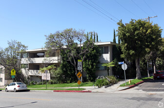 11600 Rochester Ave in Los Angeles, CA - Building Photo - Building Photo