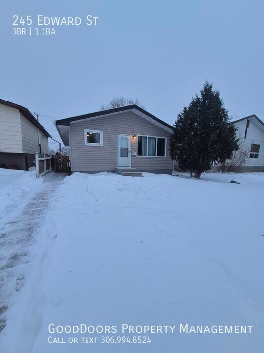 245 Edward St in Regina, SK - Building Photo
