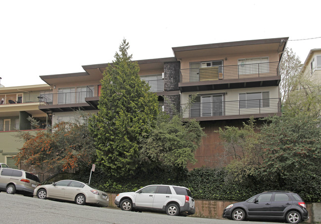 2600 Ivy Dr in Oakland, CA - Building Photo - Building Photo