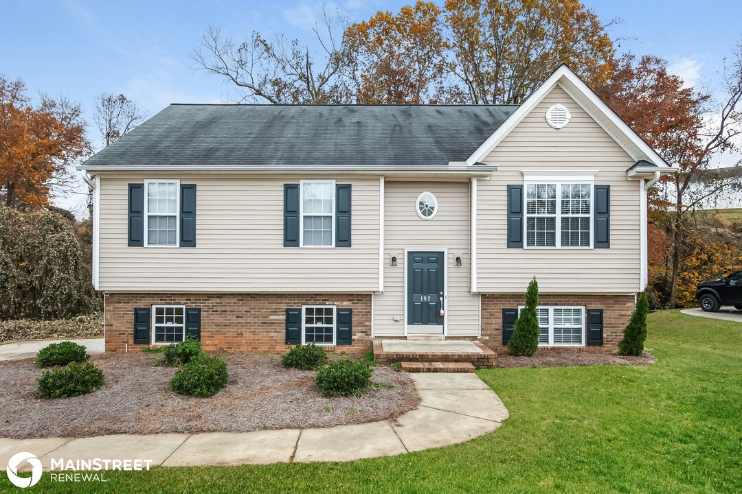 192 Mallard View Ln in Winston-Salem, NC - Building Photo