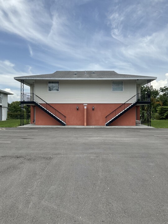 8415 Camden St in Tampa, FL - Building Photo