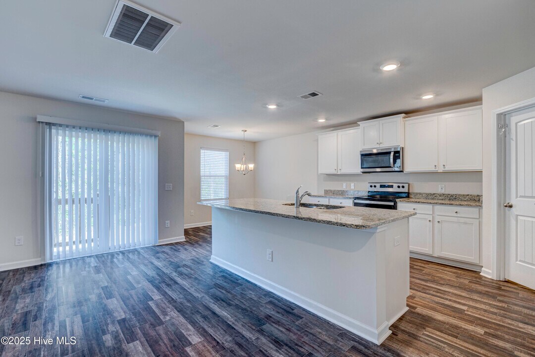 640 Poppleton Dr in Hampstead, NC - Building Photo