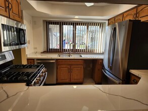 8306 Berkhansted Ct in Orland Park, IL - Building Photo - Building Photo