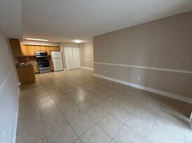 5305 Summerlin Rd in Ft. Myers, FL - Building Photo
