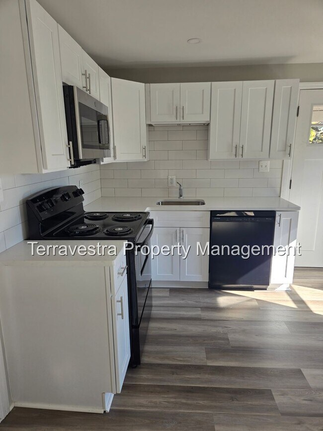 209 N 3rd St-Unit -Unit 2 in Millville, NJ - Building Photo - Building Photo