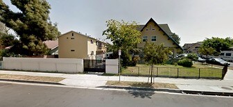 1135-1137 Leighton Ave in Los Angeles, CA - Building Photo