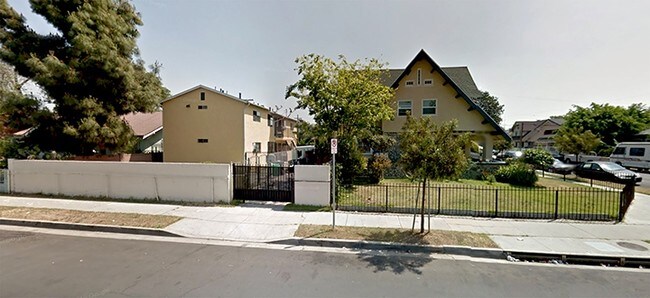 1135-1137 Leighton Ave