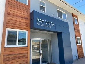 Bay Vista in Alameda, CA - Foto de edificio - Building Photo