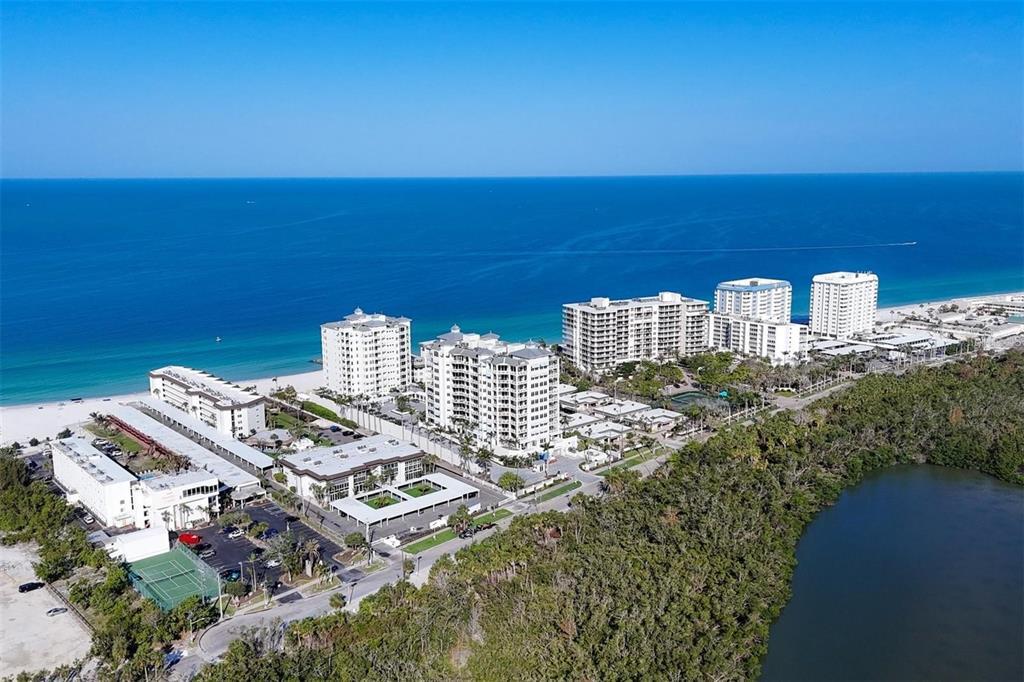 2100 Benjamin Franklin Dr in Sarasota, FL - Building Photo