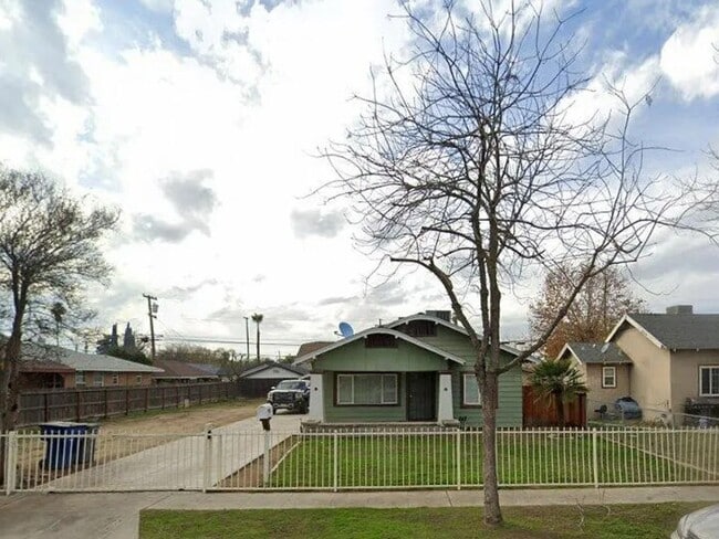 property at 810 S Archie Ave