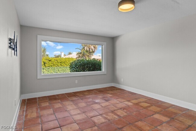 1384 Burgundy Dr in Ft. Myers, FL - Building Photo - Building Photo