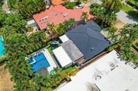 525 Lakeview Dr in Miami, FL - Building Photo - Building Photo