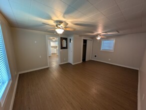 12965 NE Carl Rd in Woodburn, OR - Building Photo - Building Photo