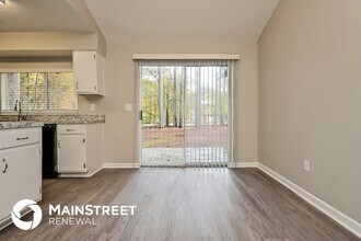 8974 Homewood Dr in Riverdale, GA - Foto de edificio - Building Photo