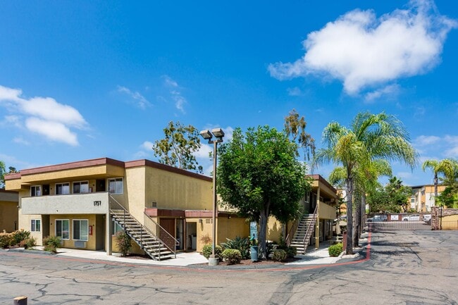 1757 Bayview Heights Dr in San Diego, CA - Building Photo - Building Photo
