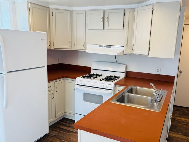 property at 608 S 35th St