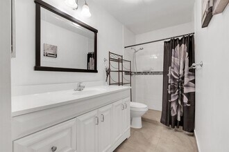 3040 NE 16th Ave, Unit 408 in Oakland Park, FL - Foto de edificio - Building Photo