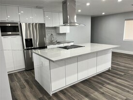 2732 NW 16th St in Miami, FL - Building Photo