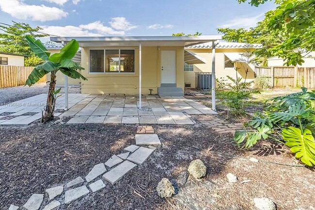 1210 NE 132nd St in North Miami, FL - Building Photo - Building Photo