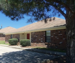 108 Garrard Rd in Starkville, MS - Building Photo
