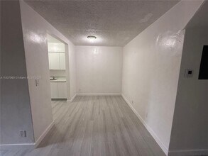 16851 NE 18th Ave in North Miami Beach, FL - Building Photo - Building Photo