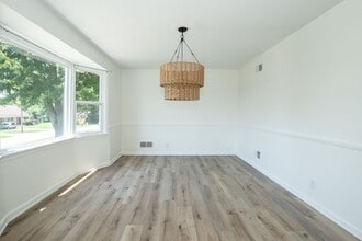 6803 Mariposa Dr in Louisville, KY - Building Photo - Building Photo