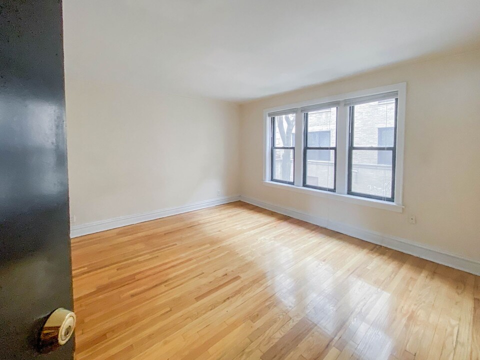 629 W Melrose St, Unit 621-1K in Chicago, IL - Foto de edificio
