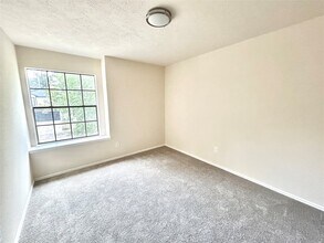 16319 Chimneystone Dr in Houston, TX - Building Photo - Building Photo