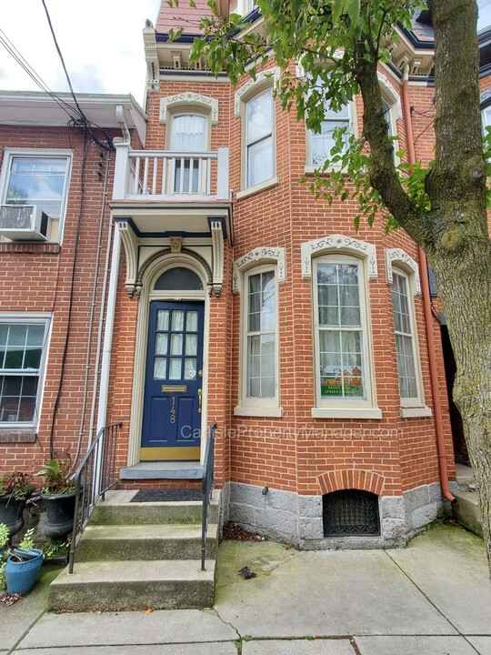 148 W Pomfret St in Carlisle, PA - Building Photo