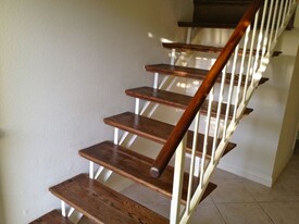 32 Lakeview Cir in Cathedral City, CA - Building Photo