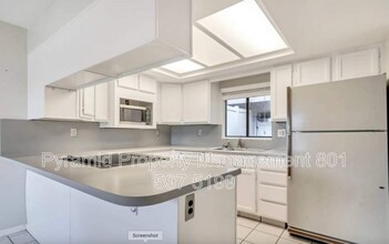 8758 Oak Park Cir in Sandy, UT - Building Photo - Building Photo