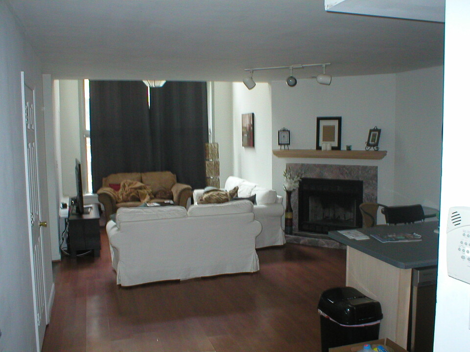 1931 N Sheffield Ave, Unit 23-2310 in Chicago, IL - Building Photo