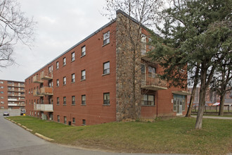 Park Towers Apartments in Mississauga, ON - Building Photo - Building Photo