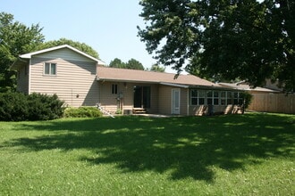 361 Sunset Dr in Beresford, SD - Building Photo - Building Photo