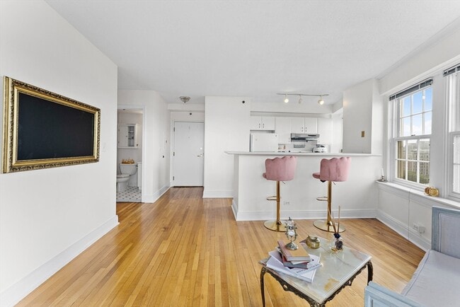 591 Beacon St, Unit 1005 in Boston, MA - Building Photo - Building Photo