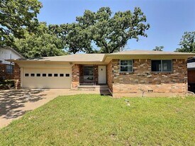 111 E Doris Dr in Denison, TX - Building Photo