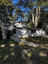 1931 Lakeshore Rd in Sarnia, ON - Building Photo - Building Photo