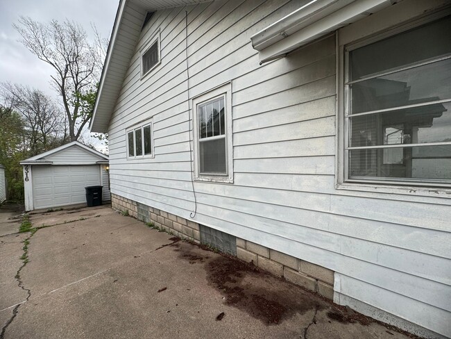 2316 23rd Street A in Moline, IL - Building Photo - Building Photo